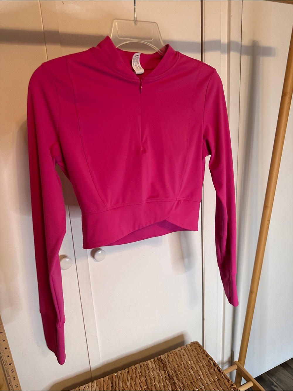 Yogalicious Fuchsia Long-Sleeve Cropped Active Top small